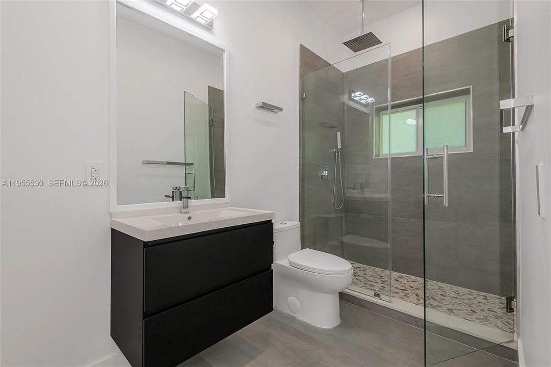 Recently Rented: $7,990 (5 beds, 3 baths, 2237 Square Feet)