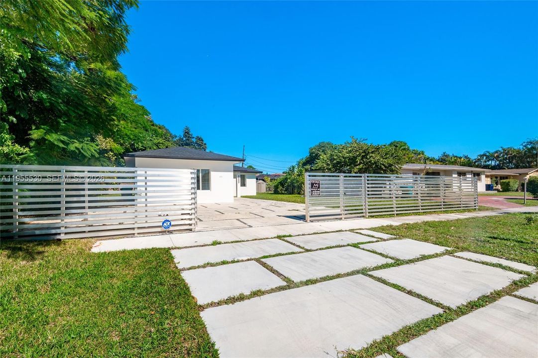 Recently Rented: $7,990 (5 beds, 3 baths, 2237 Square Feet)