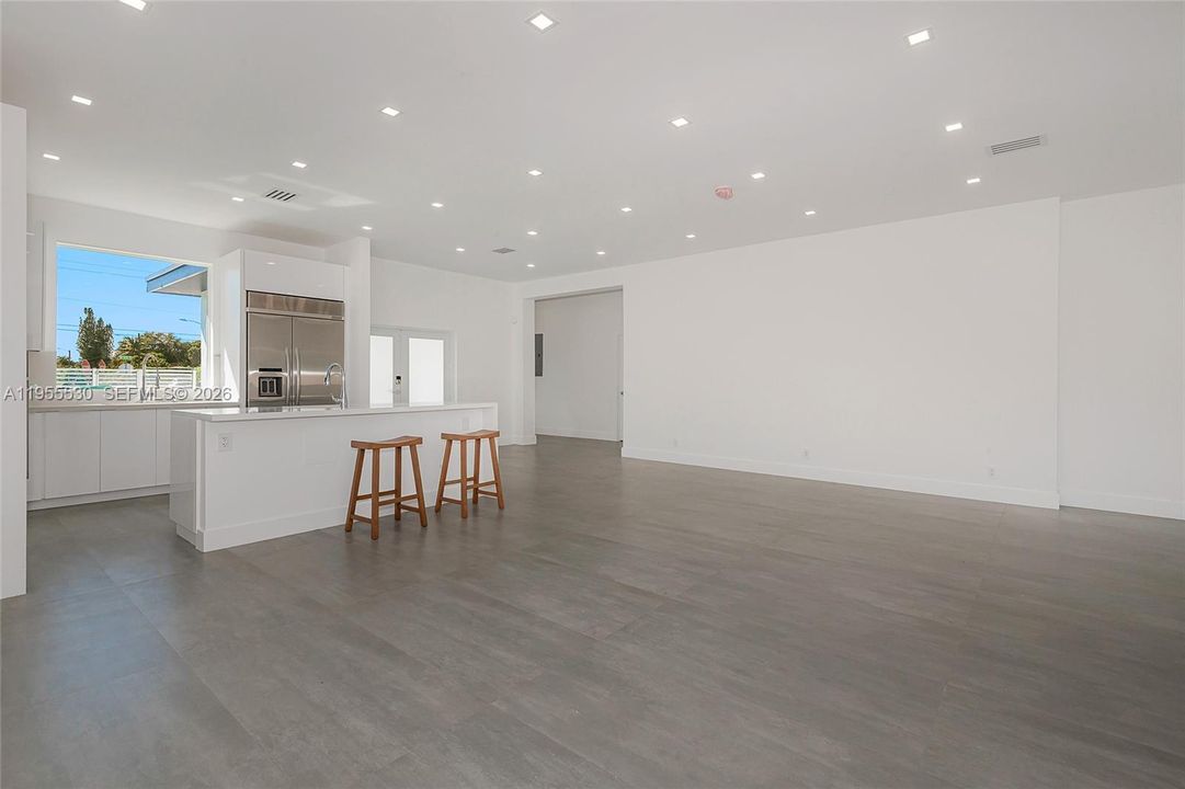 Recently Rented: $7,990 (5 beds, 3 baths, 2237 Square Feet)
