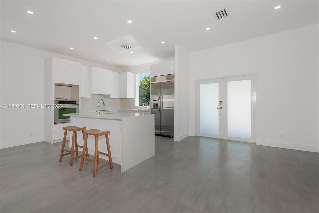 Recently Rented: $7,990 (5 beds, 3 baths, 2237 Square Feet)
