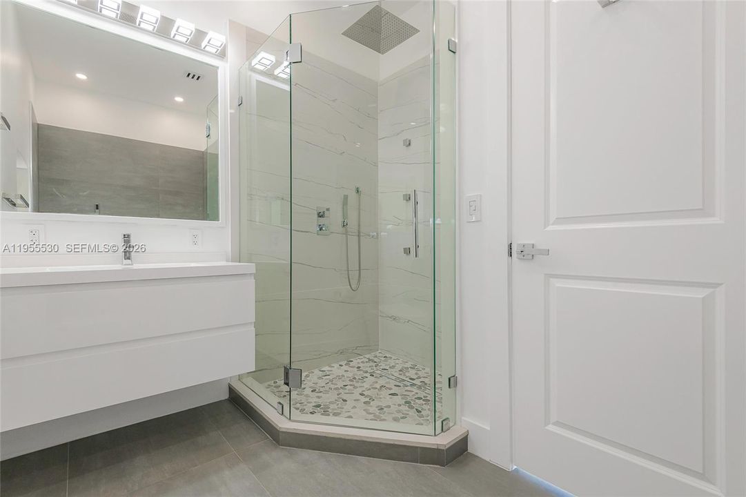 Recently Rented: $7,990 (5 beds, 3 baths, 2237 Square Feet)