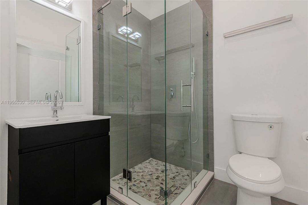 Recently Rented: $7,990 (5 beds, 3 baths, 2237 Square Feet)