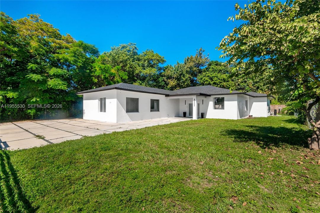 Recently Rented: $7,990 (5 beds, 3 baths, 2237 Square Feet)