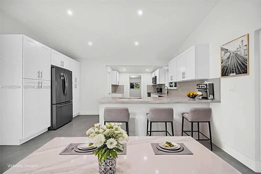 最近售出: $859,999 (4 贝兹, 3 浴室, 2248 平方英尺)