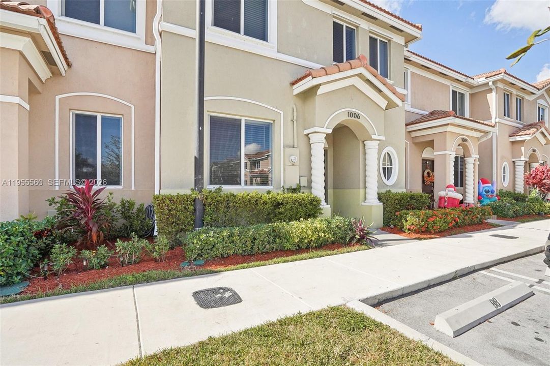 For Sale: $340,000 (4 beds, 3 baths, 1374 Square Feet)
