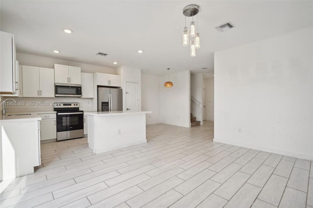 For Sale: $340,000 (4 beds, 3 baths, 1374 Square Feet)