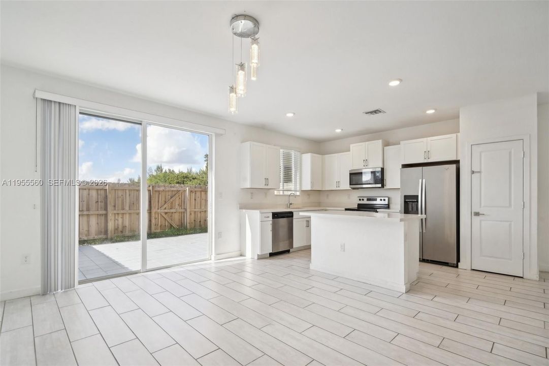 For Sale: $340,000 (4 beds, 3 baths, 1374 Square Feet)