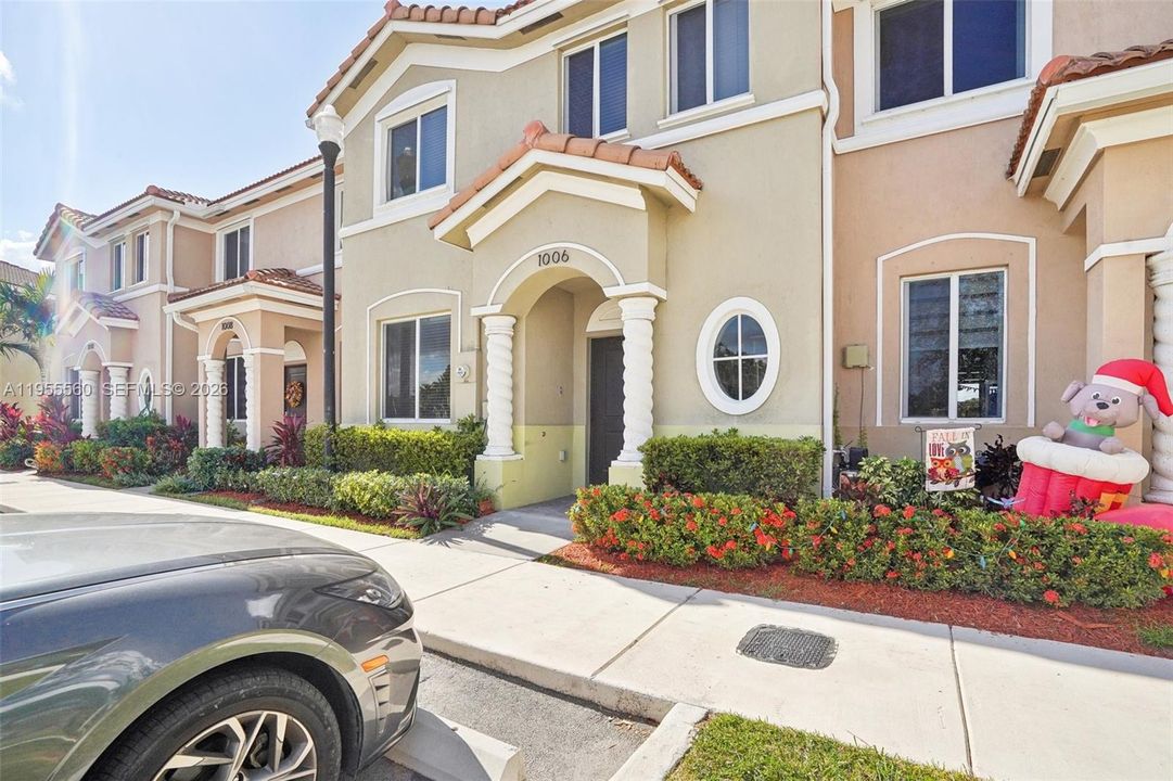 For Sale: $340,000 (4 beds, 3 baths, 1374 Square Feet)