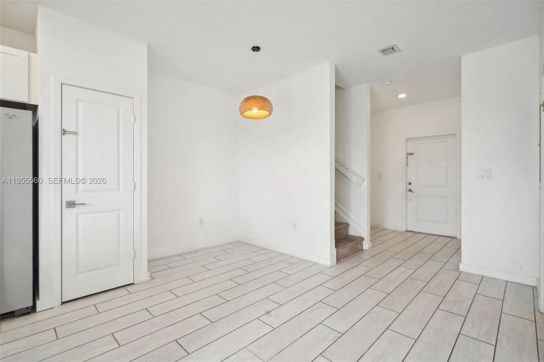 For Sale: $340,000 (4 beds, 3 baths, 1374 Square Feet)