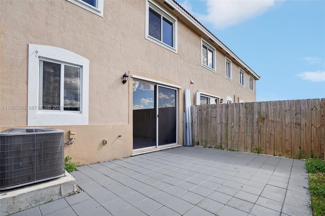 For Sale: $340,000 (4 beds, 3 baths, 1374 Square Feet)