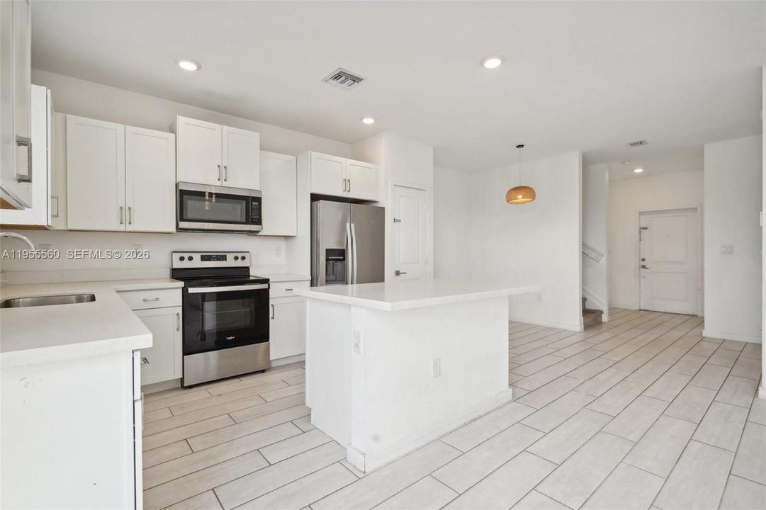 For Sale: $340,000 (4 beds, 3 baths, 1374 Square Feet)