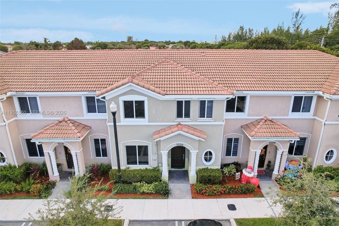 For Sale: $340,000 (4 beds, 3 baths, 1374 Square Feet)