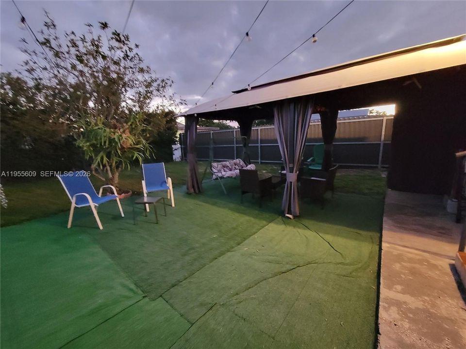 Rear unit, Tenant owned gazebo