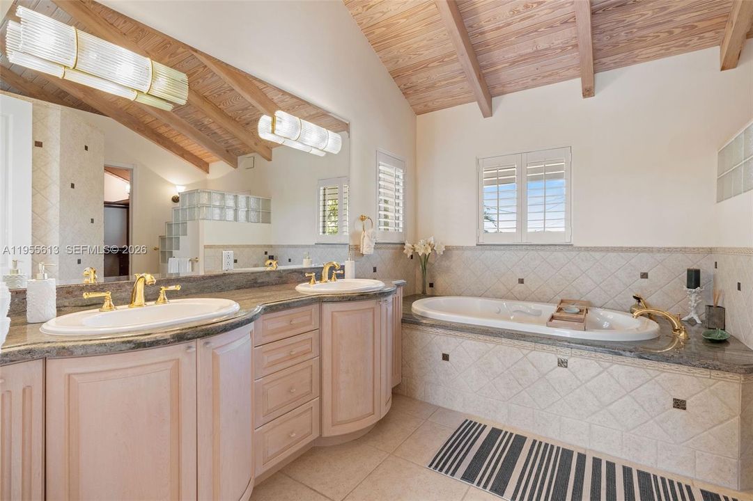 En Venta: $4,750,000 (4 camas, 4 baños, 4464 Pies cuadrados)