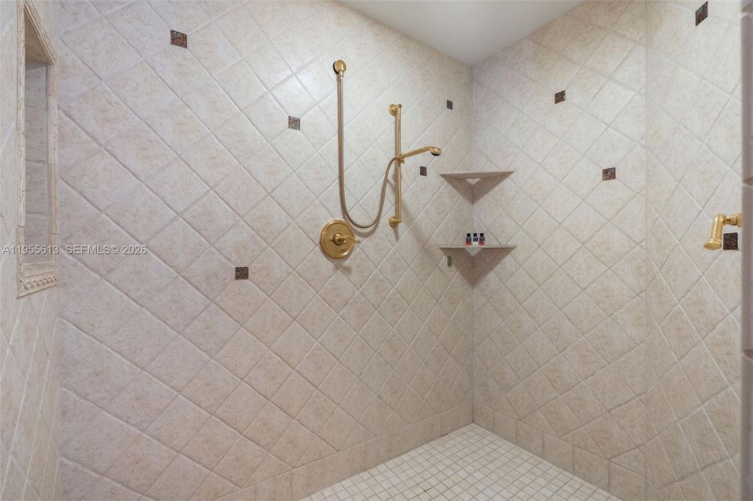 En Venta: $4,750,000 (4 camas, 4 baños, 4464 Pies cuadrados)