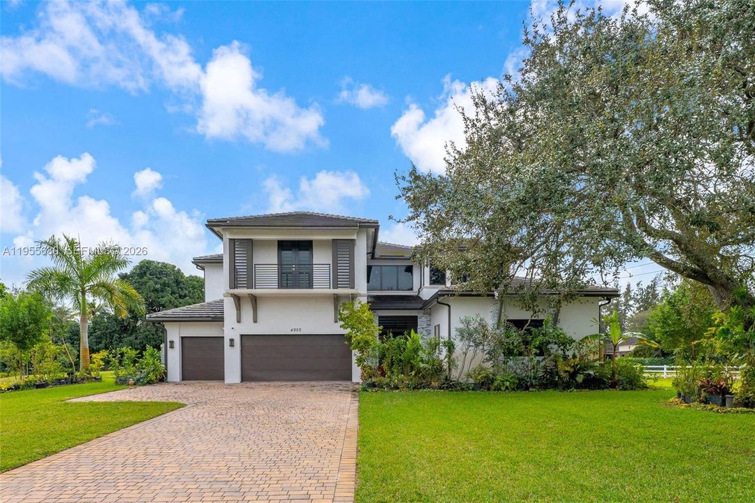 For Sale: $2,495,000 (6 beds, 5 baths, 5661 Square Feet)