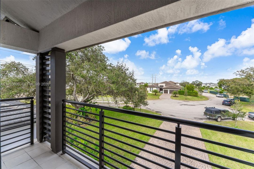 For Sale: $2,495,000 (6 beds, 5 baths, 5661 Square Feet)