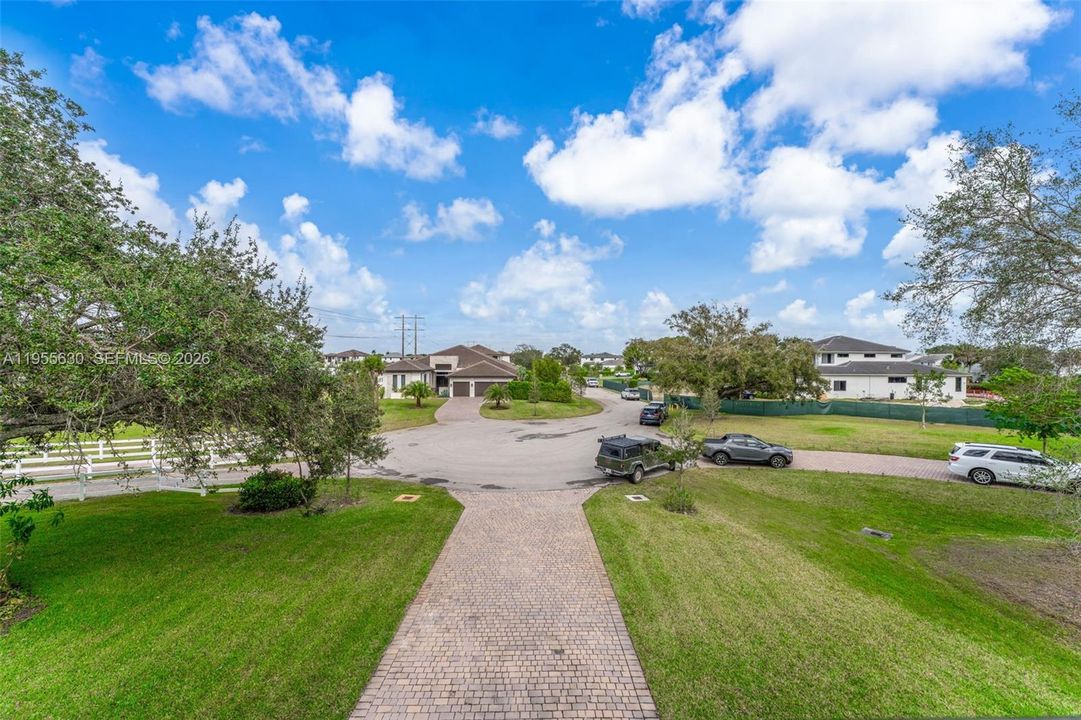 For Sale: $2,495,000 (6 beds, 5 baths, 5661 Square Feet)