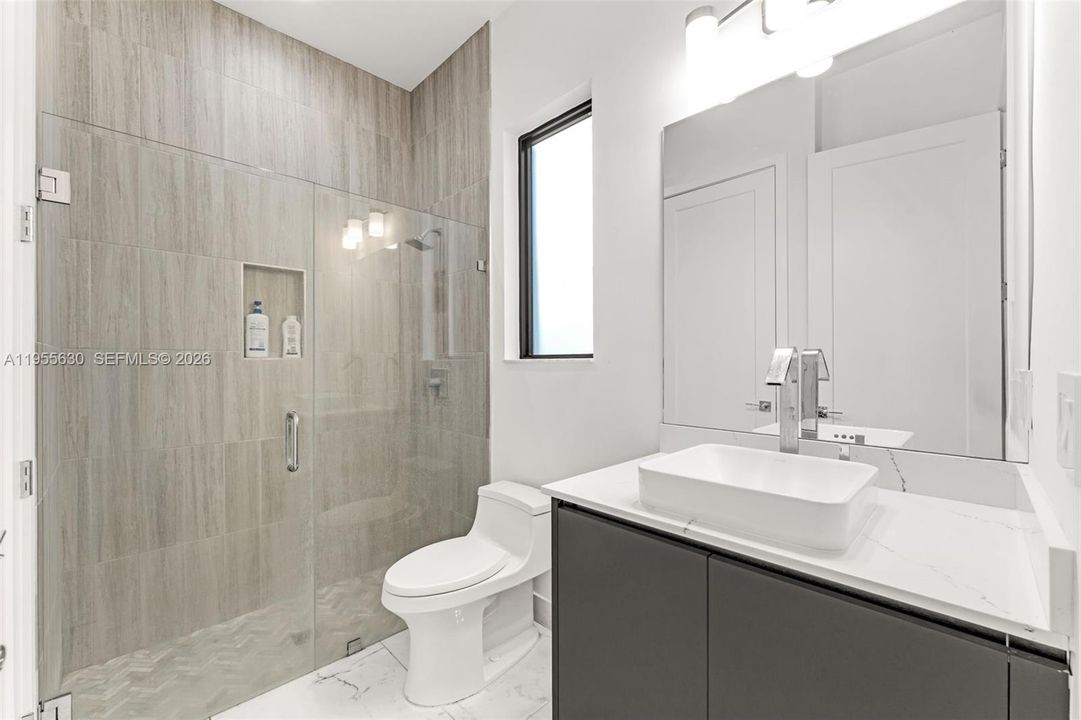 For Sale: $2,495,000 (6 beds, 5 baths, 5661 Square Feet)