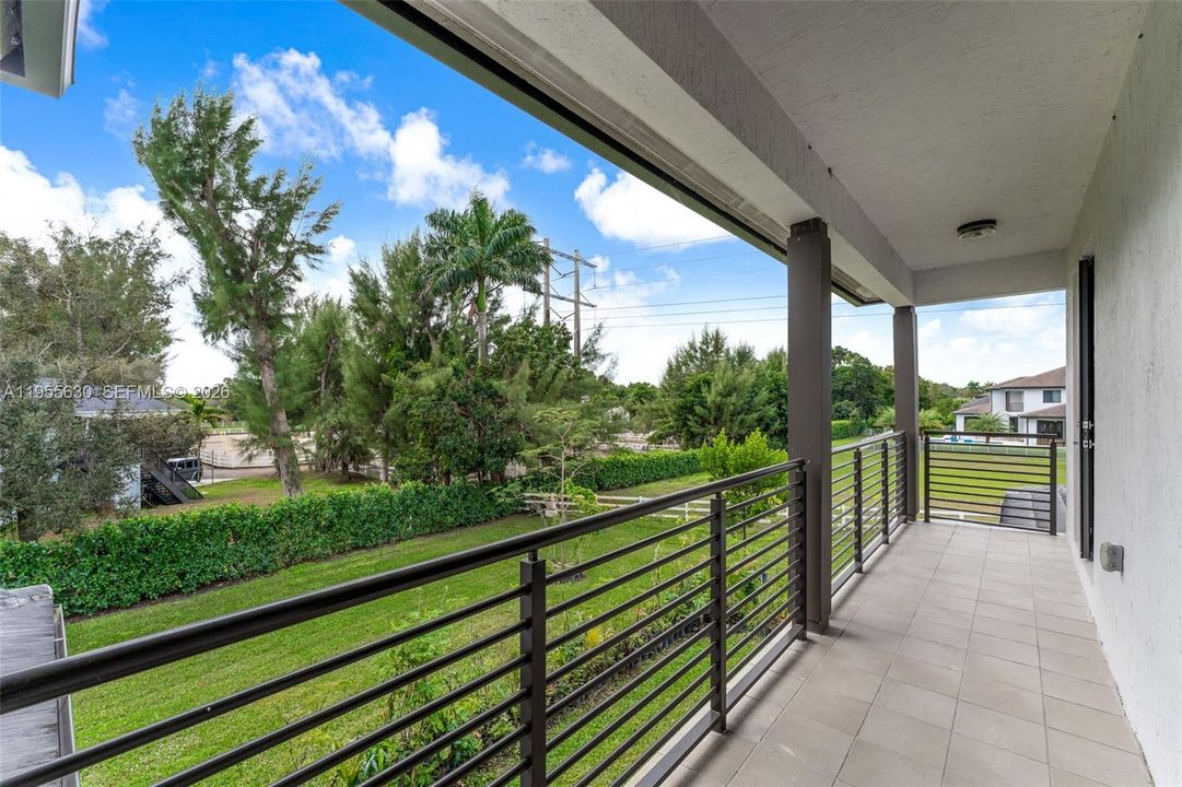For Sale: $2,495,000 (6 beds, 5 baths, 5661 Square Feet)