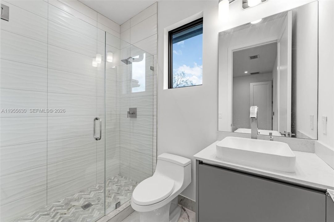 For Sale: $2,495,000 (6 beds, 5 baths, 5661 Square Feet)