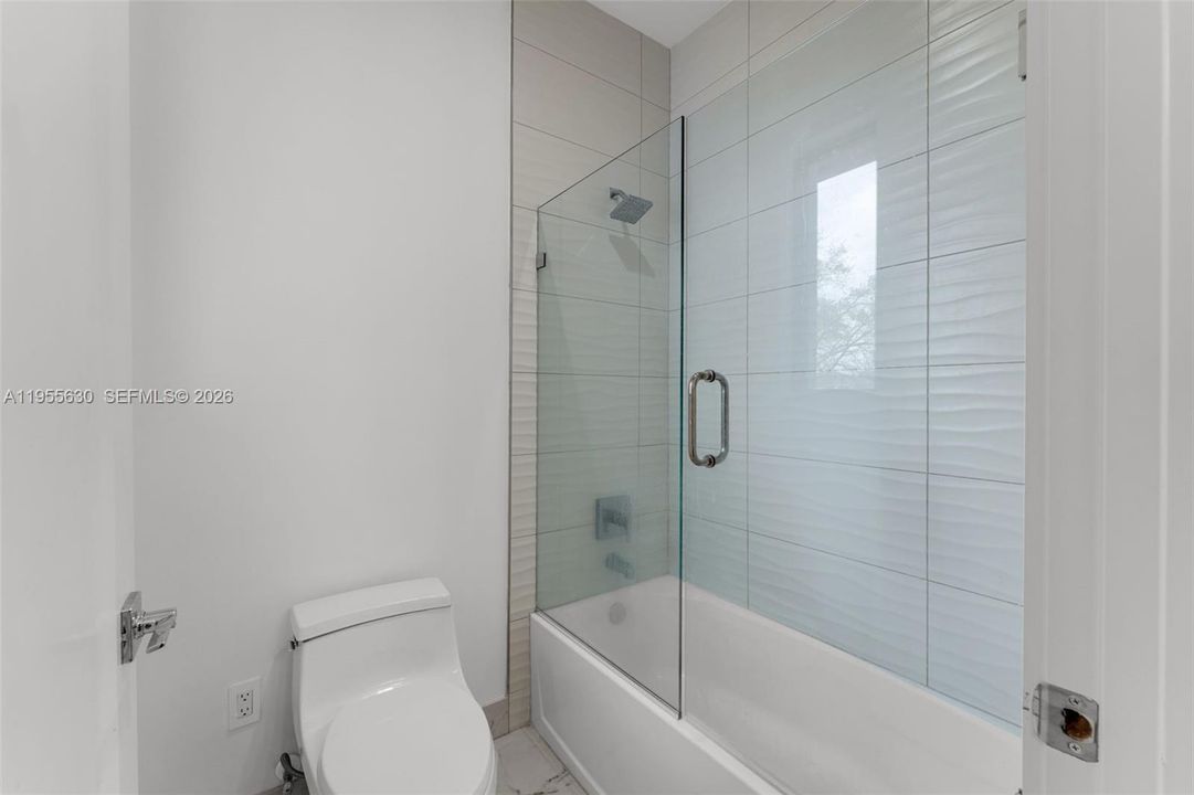 For Sale: $2,495,000 (6 beds, 5 baths, 5661 Square Feet)