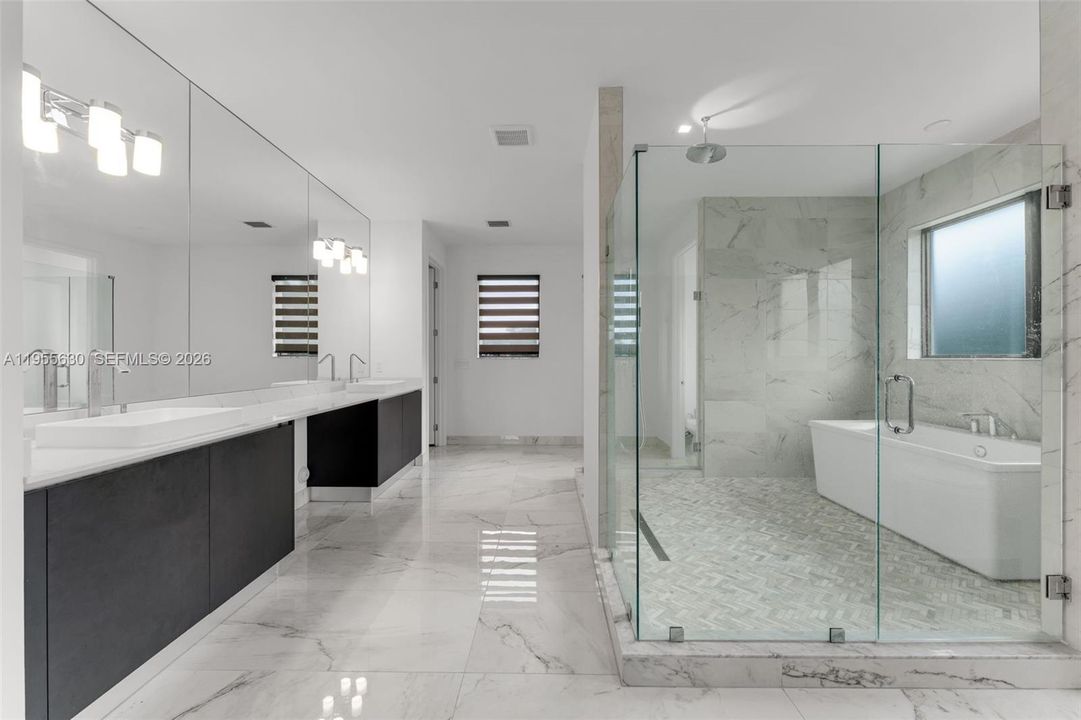 For Sale: $2,495,000 (6 beds, 5 baths, 5661 Square Feet)