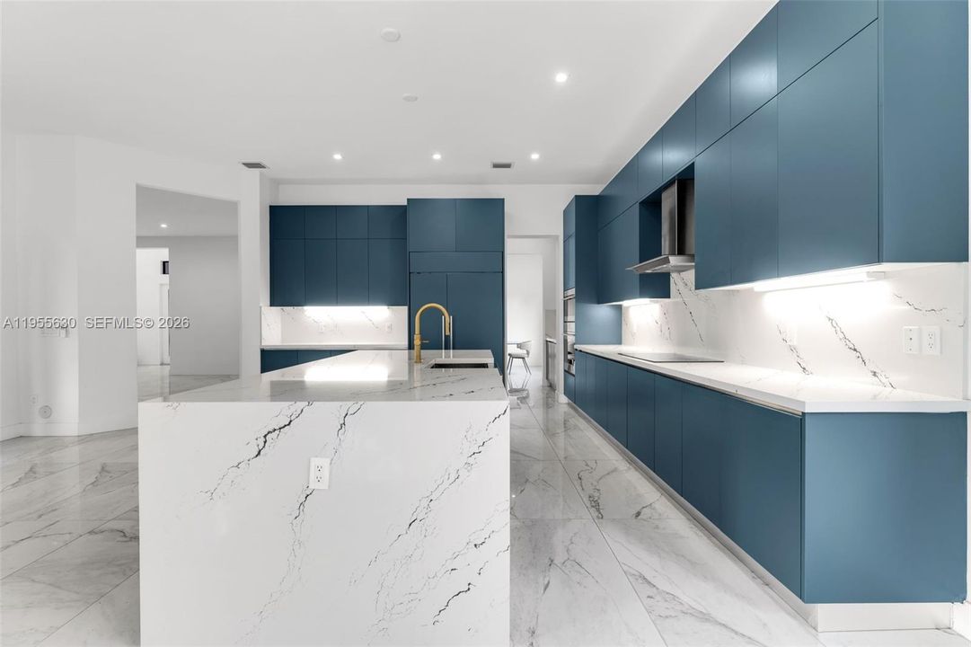 For Sale: $2,495,000 (6 beds, 5 baths, 5661 Square Feet)