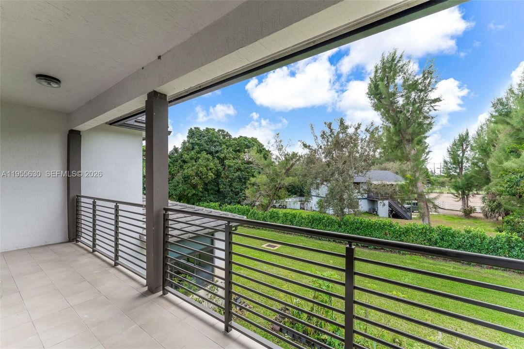 For Sale: $2,495,000 (6 beds, 5 baths, 5661 Square Feet)