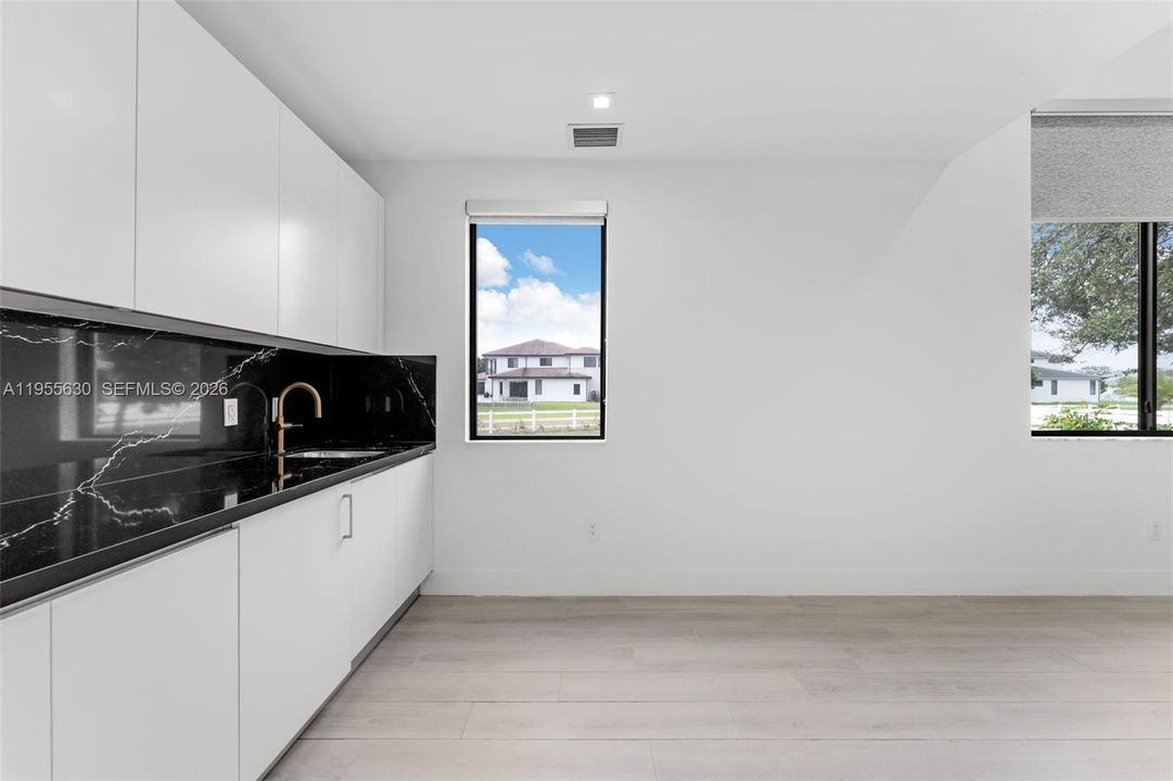 For Sale: $2,495,000 (6 beds, 5 baths, 5661 Square Feet)