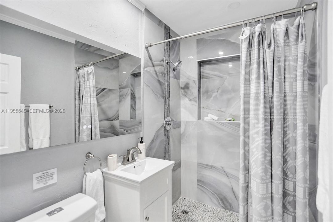 En Venta: $1,340,000 (6 camas, 4 baños, 2846 Pies cuadrados)