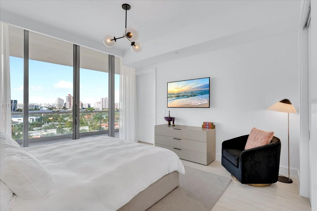 For Sale: $6,850,000 (4 beds, 5 baths, 3252 Square Feet)