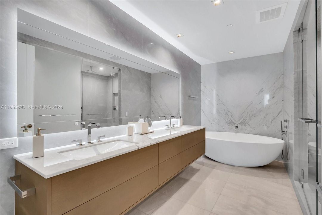 For Sale: $6,850,000 (4 beds, 5 baths, 3252 Square Feet)