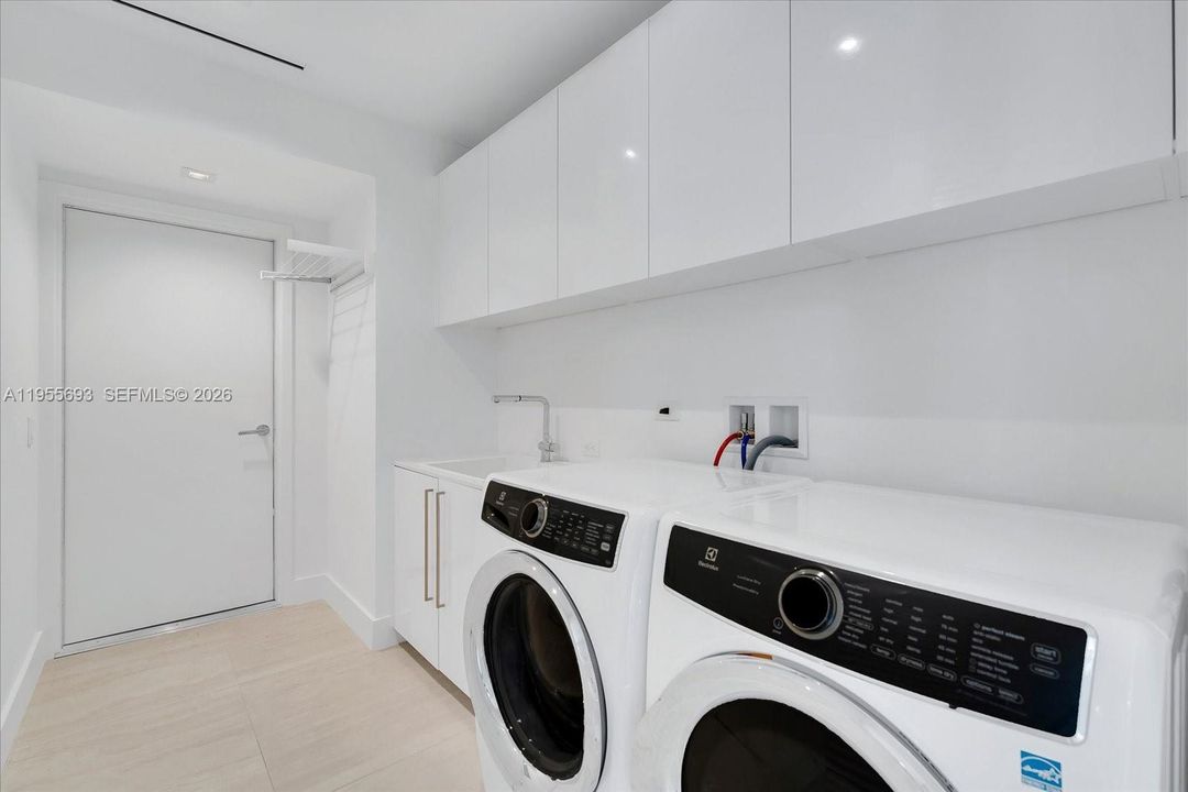 For Sale: $6,850,000 (4 beds, 5 baths, 3252 Square Feet)