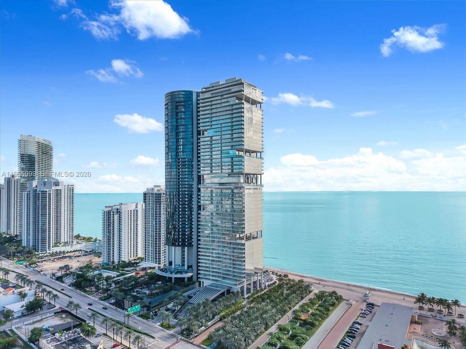 For Sale: $6,850,000 (4 beds, 5 baths, 3252 Square Feet)