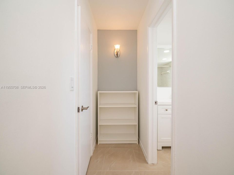 For Sale: $219,900 (2 beds, 2 baths, 949 Square Feet)
