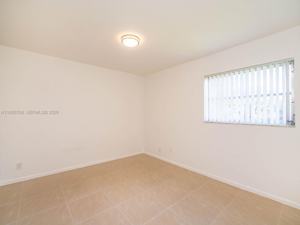 For Sale: $219,900 (2 beds, 2 baths, 949 Square Feet)