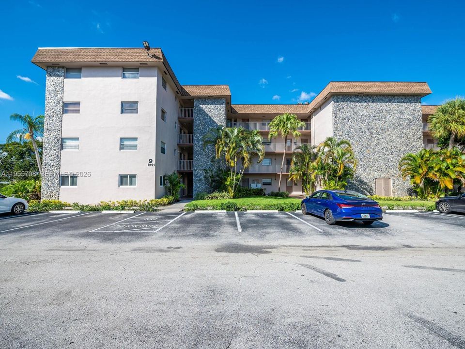 For Sale: $219,900 (2 beds, 2 baths, 949 Square Feet)