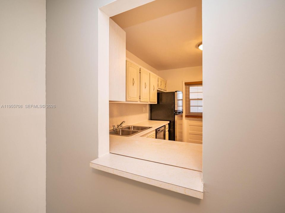 For Sale: $219,900 (2 beds, 2 baths, 949 Square Feet)