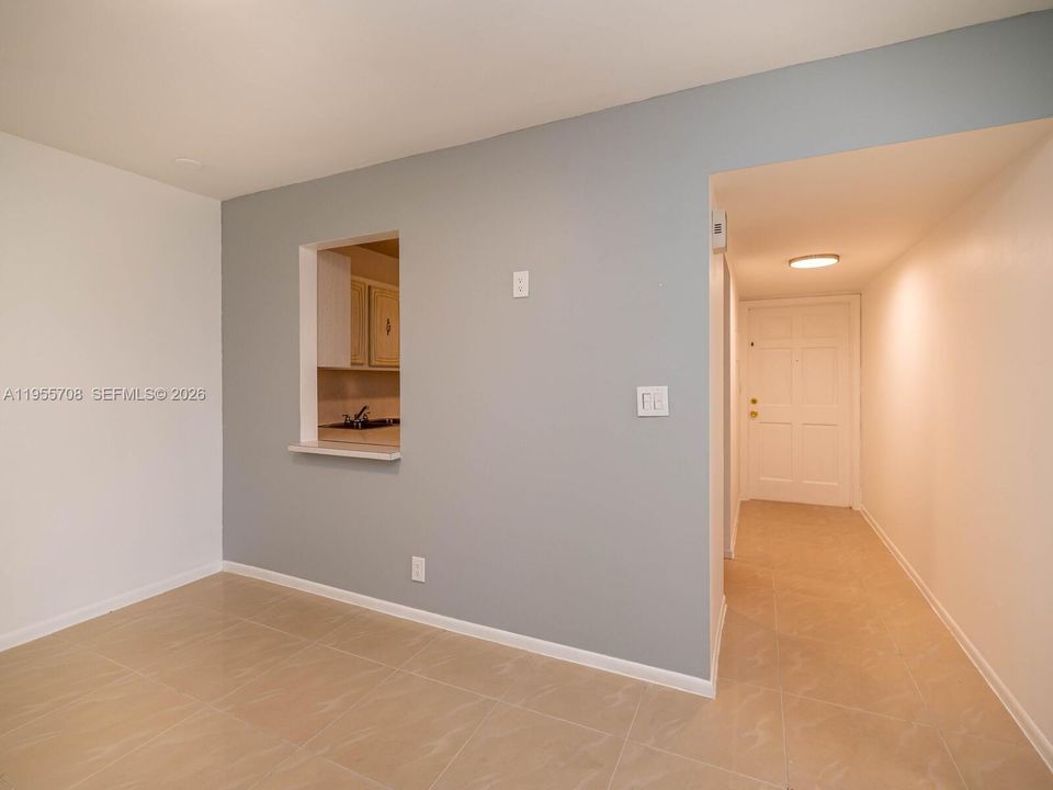 For Sale: $219,900 (2 beds, 2 baths, 949 Square Feet)