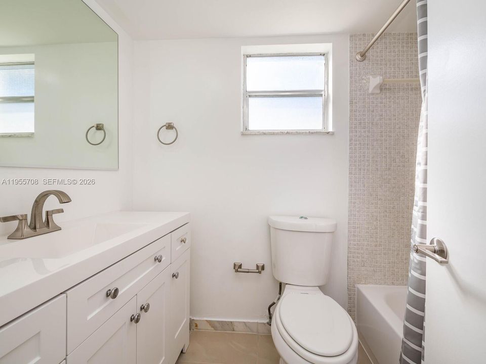 For Sale: $219,900 (2 beds, 2 baths, 949 Square Feet)
