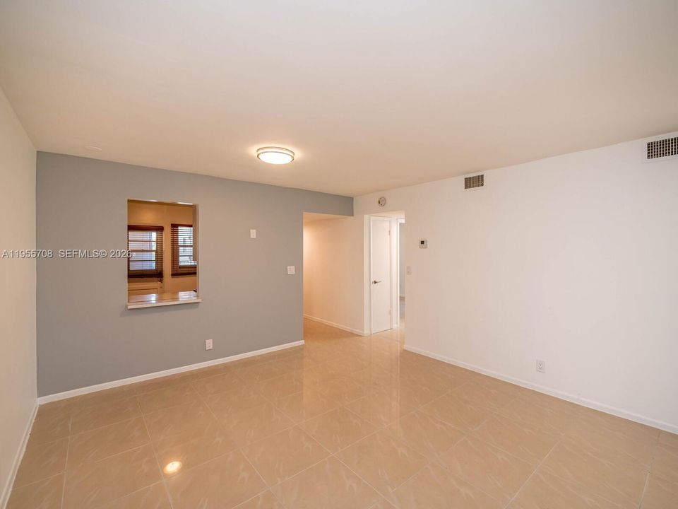 For Sale: $219,900 (2 beds, 2 baths, 949 Square Feet)