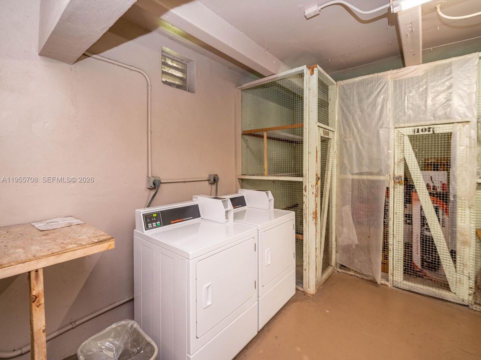 For Sale: $219,900 (2 beds, 2 baths, 949 Square Feet)