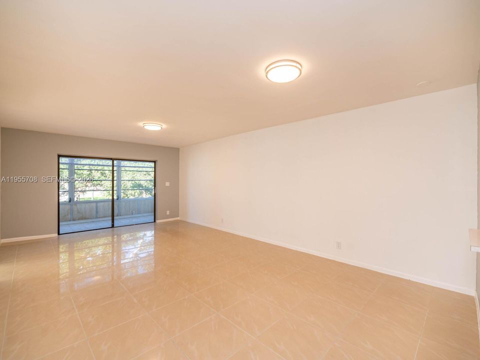 For Sale: $219,900 (2 beds, 2 baths, 949 Square Feet)