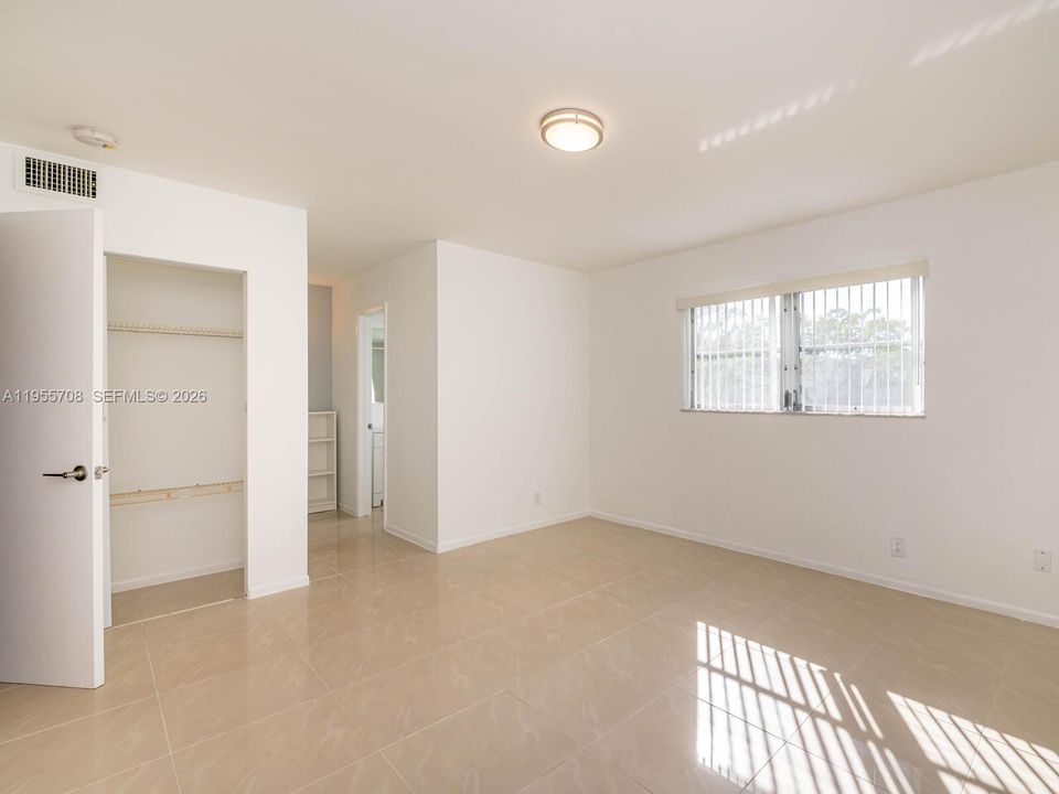 For Sale: $219,900 (2 beds, 2 baths, 949 Square Feet)