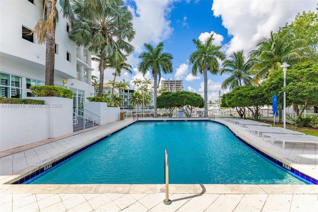 For Sale: $440,000 (2 beds, 2 baths, 1251 Square Feet)