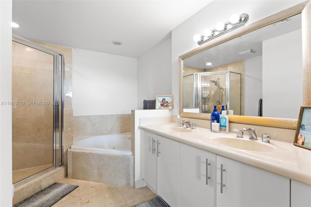 For Sale: $440,000 (2 beds, 2 baths, 1251 Square Feet)