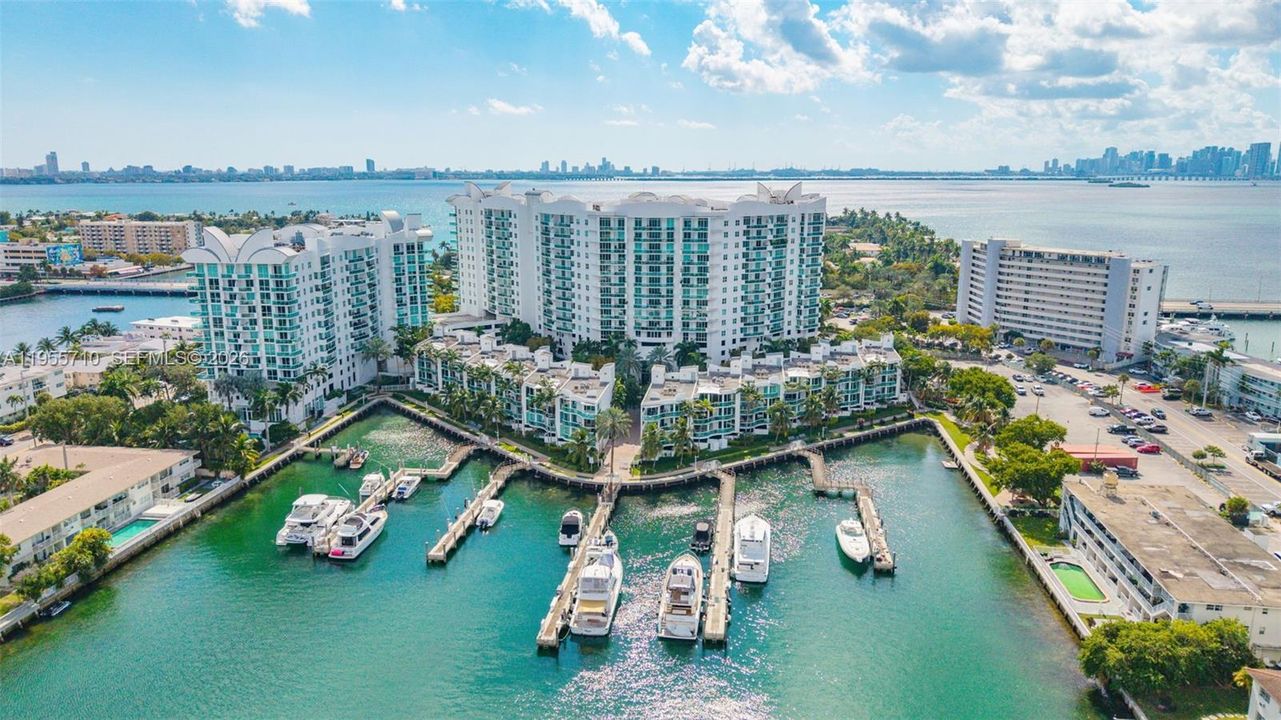 For Sale: $440,000 (2 beds, 2 baths, 1251 Square Feet)
