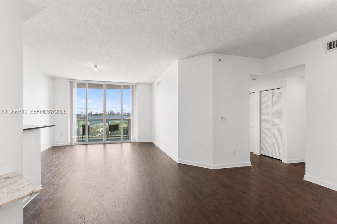 For Sale: $440,000 (2 beds, 2 baths, 1251 Square Feet)