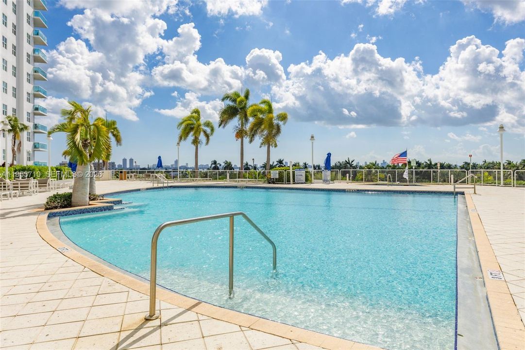 For Sale: $440,000 (2 beds, 2 baths, 1251 Square Feet)